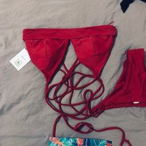 NWT strappy cup she bikini .